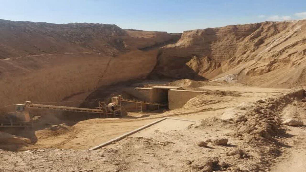 مناطق آسیب‌دیده از برداشت گچ در شرق اصفهان